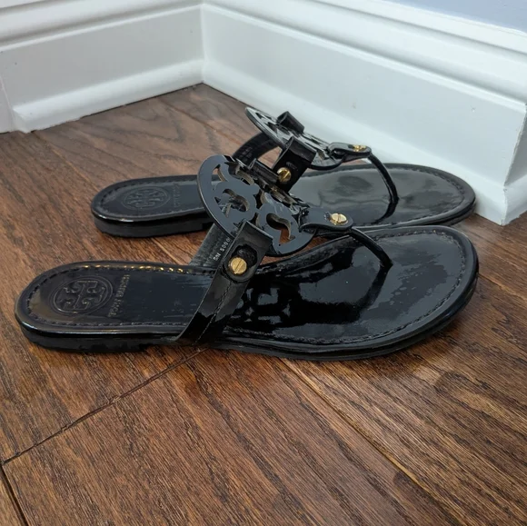 Tory Burch Women's Black Patent Leather Miller Sandals Size 7 - Picture 2 of 10